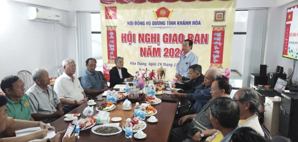 Ông Dương Văn Lúc Ủy viên Hội đồng Họ Dương Việt Nam – Chủ tịch Hội đồng Họ Dương tỉnh Khánh Hòa phát biểu tại Hội nghị