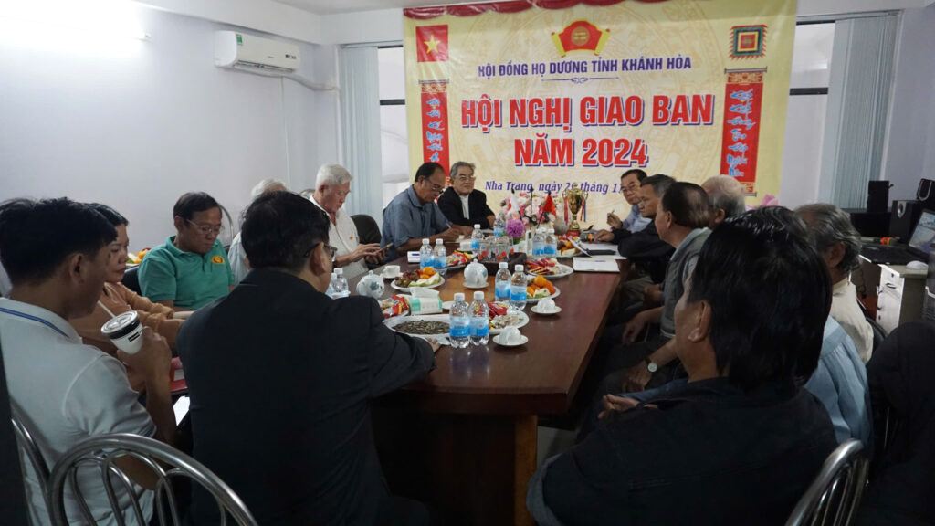 Các thành viên tham dự hội nghị